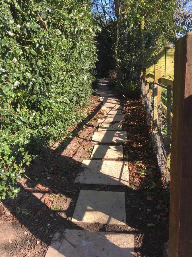 Unique Artists Studio With A Private Garden. Pewsey Exterior photo